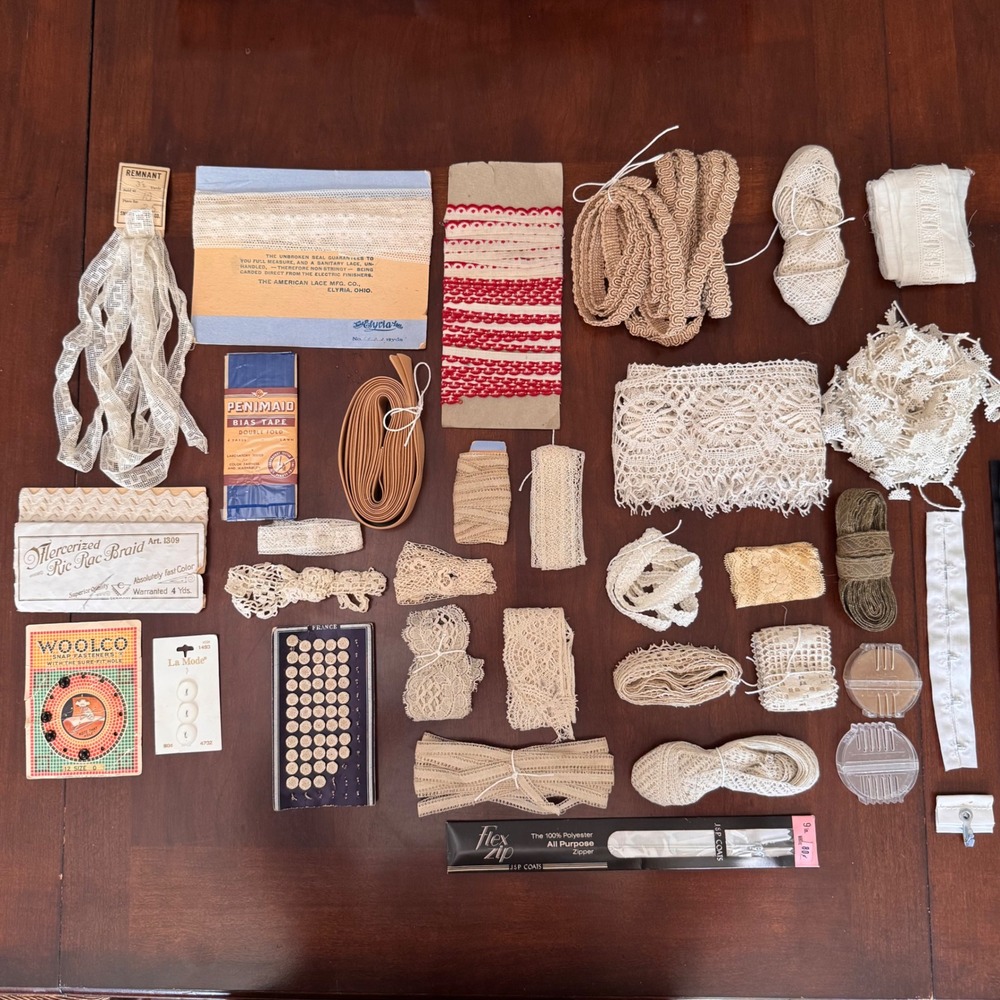 Estate Find: Vintage Lace lot of 34 pieces Rick Rack, Trims, Bias Tape & Notions